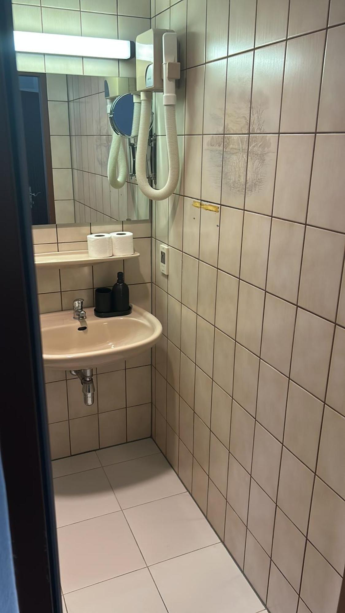Self-Check-In Hotel Adlon Vienna Exterior photo